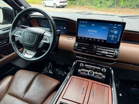 Used 2023 Lincoln Navigator Reserve AWD/4WD image 13