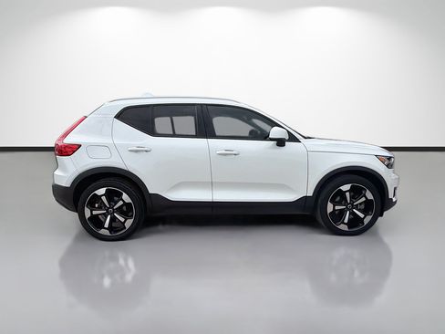 Used 2021 Volvo XC40 T5 Momentum w/ Premium Package AWD/4WD image 2