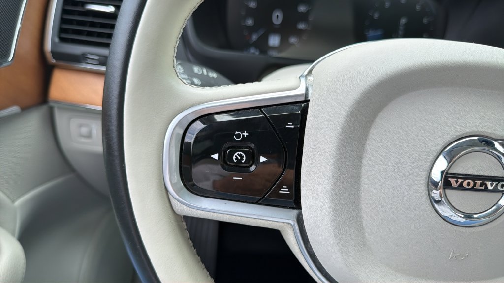 Used 2022 Volvo XC90 T5 Momentum w/ Protection Package Premier FWD image 23