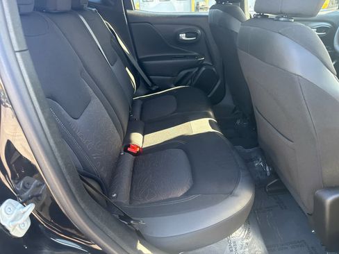 Used 2023 Jeep Renegade Latitude image 14