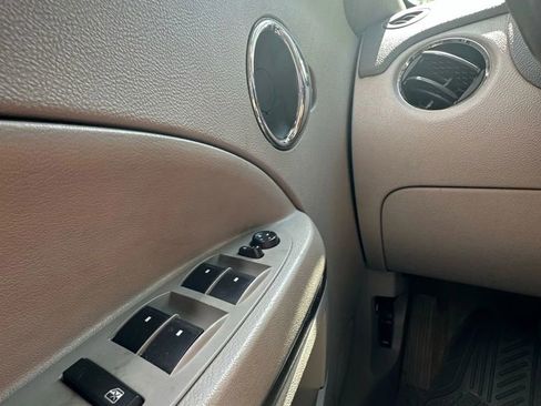 Used 2010 Chevrolet HHR LT w/ LT Preferred Equipment Group image 26