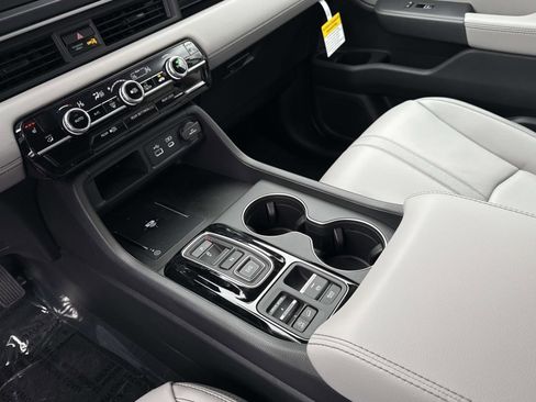 New 2025 Honda Pilot EX-L image 8