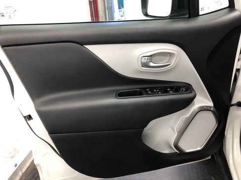 Used 2022 Jeep Renegade Limited image 13