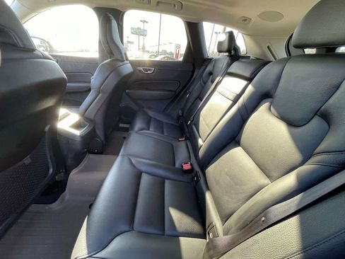 Used 2019 Volvo XC60 T5 Momentum w/ Protection Package image 12