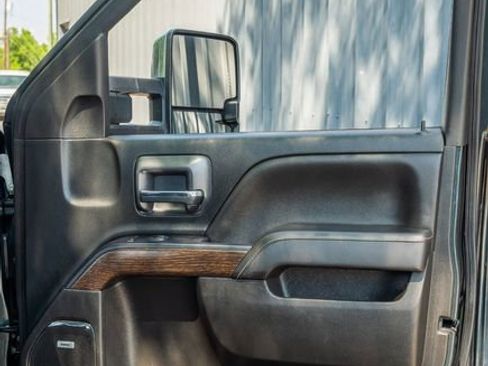 Used 2018 GMC Sierra 2500 Denali w/ Duramax Plus Package AWD/4WD image 42