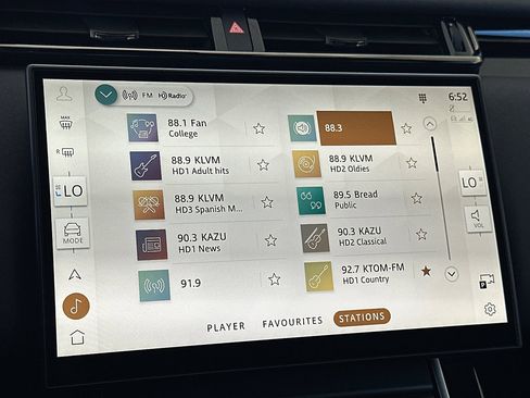 New 2024 Land Rover Range Rover Velar Dynamic SE image 17