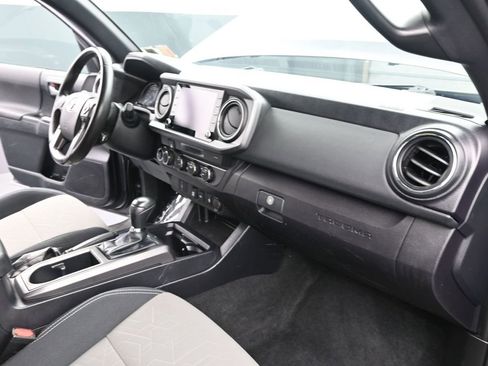 Used 2021 Toyota Tacoma TRD Off-Road image 14