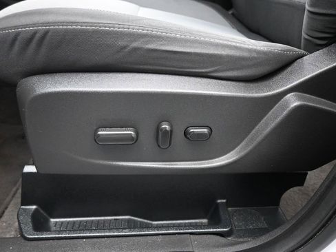 Certified 2018 Ford Escape SE FWD image 11