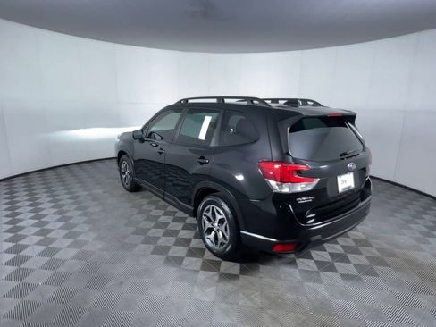 Used 2023 Subaru Forester Premium image 7