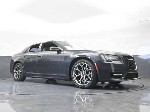 Used 2018 Chrysler 300 S w/ 300S Premium Group RWD image 63