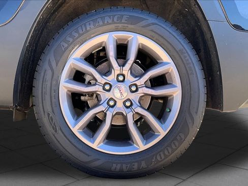 Used 2024 GMC Terrain SLT AWD/4WD image 13