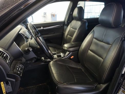 Used 2015 Kia Sorento SX image 16