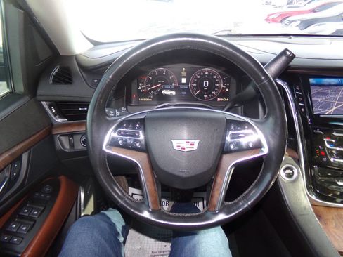 Used 2015 Cadillac Escalade Luxury image 60
