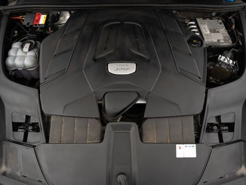 Used 2021 Porsche Cayenne Coupe image 35