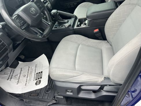 Used 2025 Toyota Tacoma SR5 AWD/4WD image 16