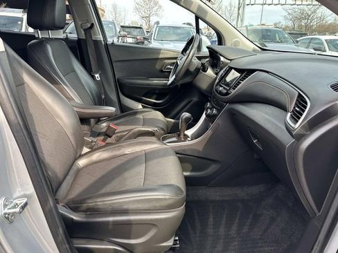 Used 2018 Chevrolet Trax LT w/ LT Convenience Package image 10