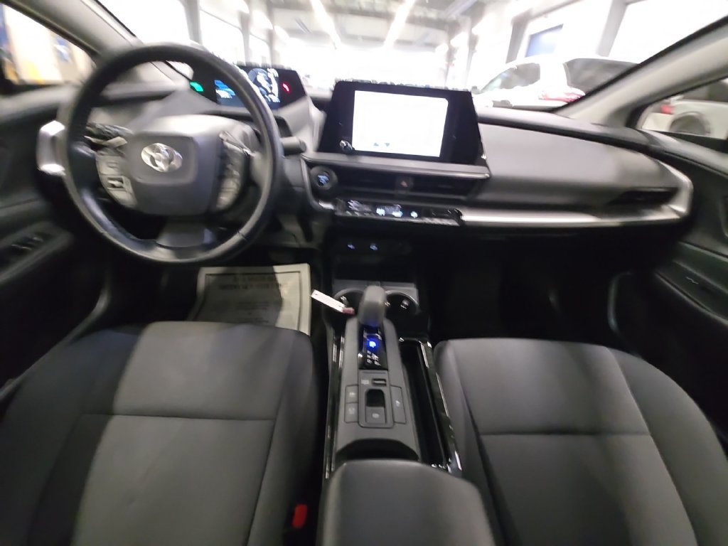 Used 2025 Toyota Prius LE FWD image 27