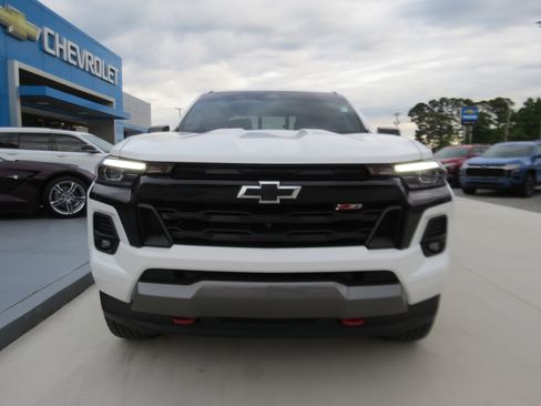 Used 2024 Chevrolet Colorado Z71 w/ Z71 Convenience Package 2 AWD/4WD image 8