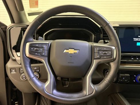 Used 2025 Chevrolet Silverado 1500 LT AWD/4WD image 3