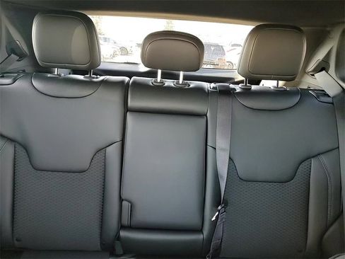 New 2026 Jeep Compass Latitude image 18