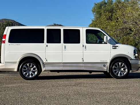 Used 2023 Chevrolet Express 2500 RWD image 3