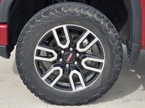 Used 2022 GMC Sierra 1500 AT4 w/ Technology Package AWD/4WD image 13