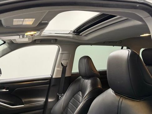 Used 2023 Toyota Highlander XLE image 34