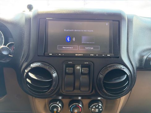 Used 2014 Jeep Wrangler Sahara w/ Connectivity Group AWD/4WD image 15