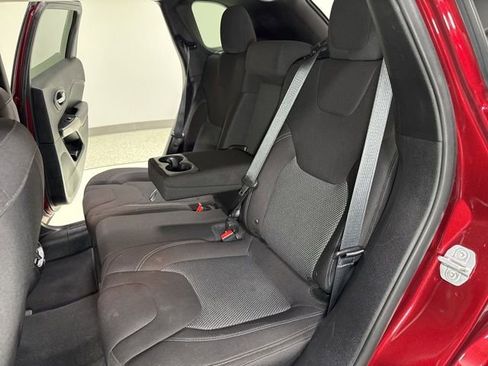 Used 2019 Jeep Cherokee Latitude w/ Popular Appearance Group image 24