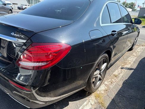 Used 2017 Mercedes-Benz E 300 4MATIC image 4