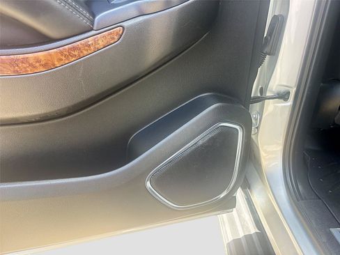 Used 2018 Chevrolet Suburban Premier RWD image 23