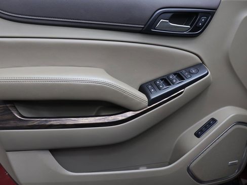 Used 2019 GMC Yukon XL SLT w/ Open Road Package image 17