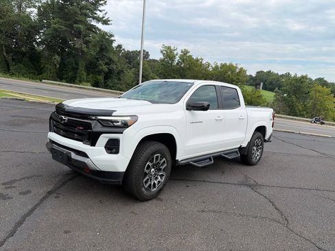 Used 2024 Chevrolet Colorado Z71 w/ Z71 Convenience Package 2 AWD/4WD image 4