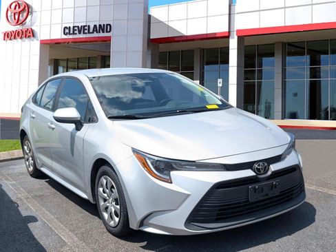 Used 2024 Toyota Corolla LE FWD image 2