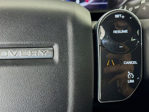 Used 2019 Land Rover Discovery SE image 14