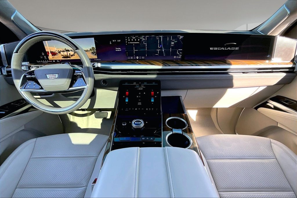 Certified 2025 Cadillac Escalade Premium Luxury Platinum w/ LPO, Floor Liner Package AWD/4WD image 15