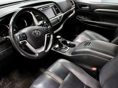 Used 2018 Toyota Highlander SE AWD/4WD image 25