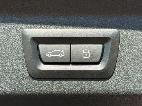 Used 2025 BMW X2 xDrive28i image 11