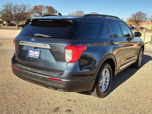 Used 2023 Ford Explorer XLT image 3