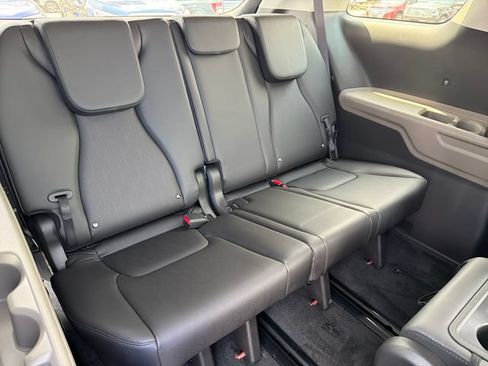 New 2026 Kia Carnival FWD image 23