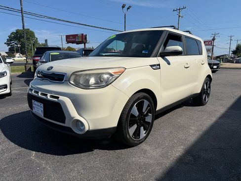 Used 2015 Kia Soul ! w/ Umber Package 1 FWD image 3