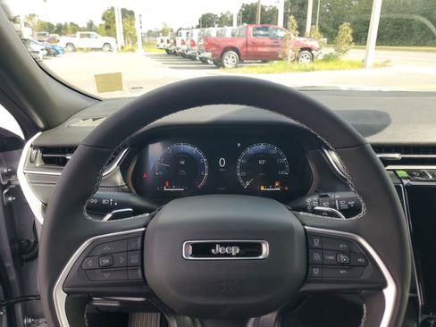 New 2025 Jeep Grand Cherokee Altitude image 13