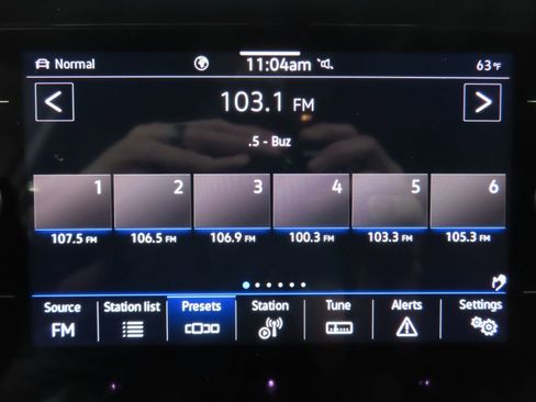 Used 2025 Volkswagen Taos SE image 19