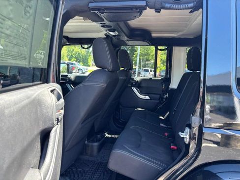 Used 2015 Jeep Wrangler Unlimited Sahara AWD/4WD image 11