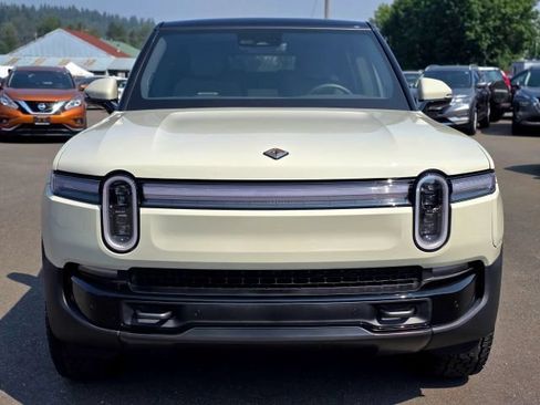 Used 2025 Rivian R1S Premium AWD/4WD image 4