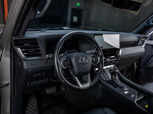 Used 2025 Lexus GX 550 AWD/4WD image 17