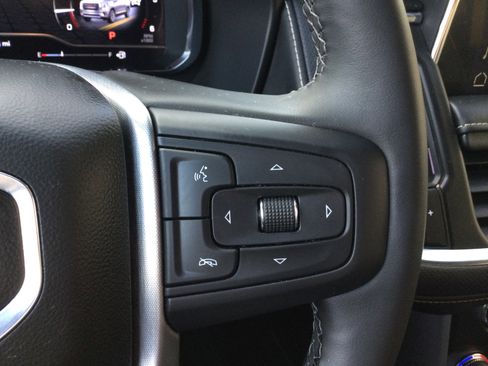 Used 2024 GMC Yukon SLT w/ SLT Luxury Package image 20