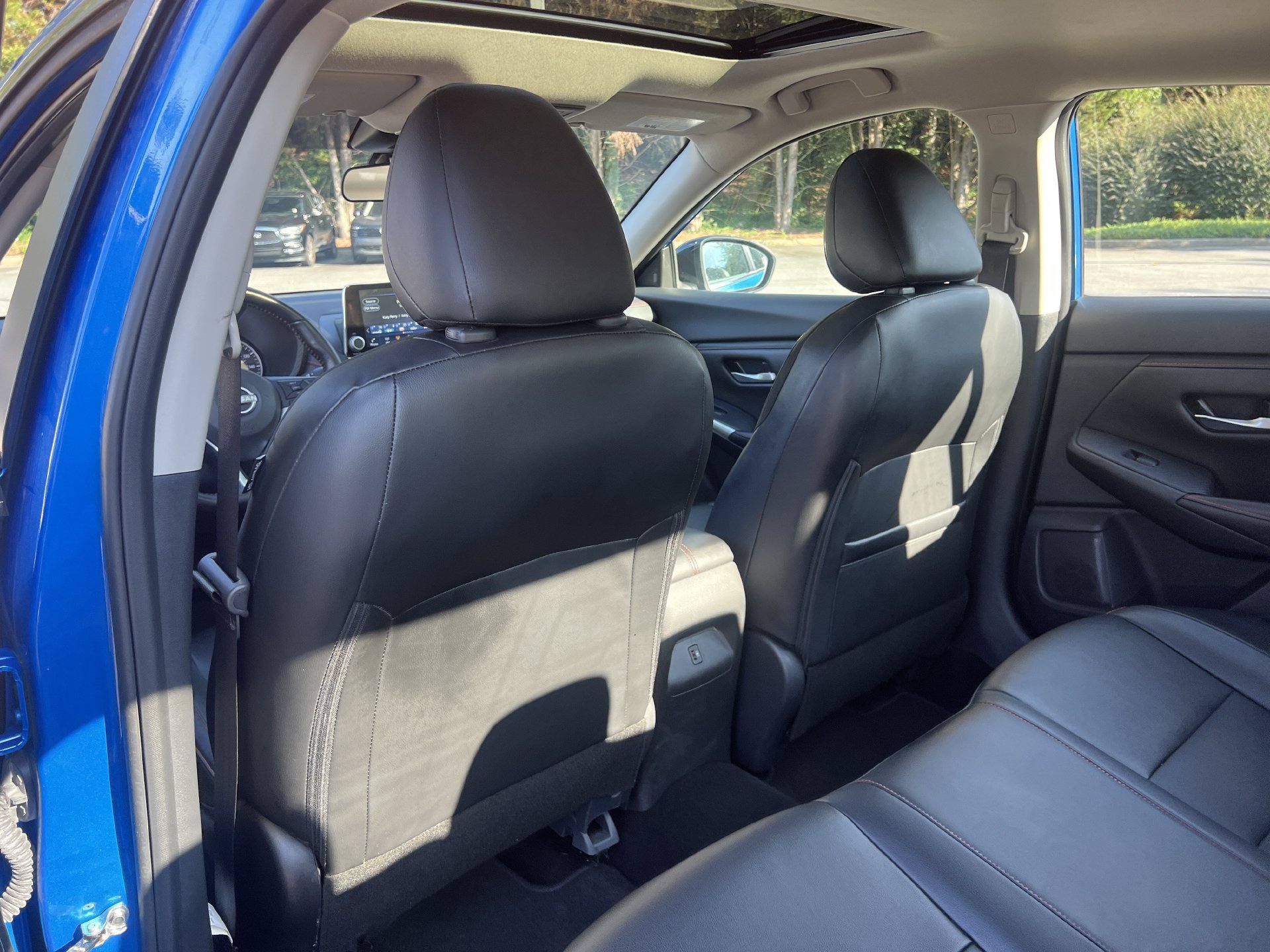 Used 2025 Nissan Sentra SR w/ SR Premium Package FWD image 19