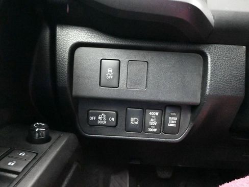 Used 2020 Toyota Tacoma TRD Off-Road image 17