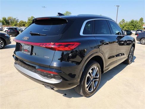 Certified 2025 Audi Q5 2.0T Premium w/ Convenience Package image 7